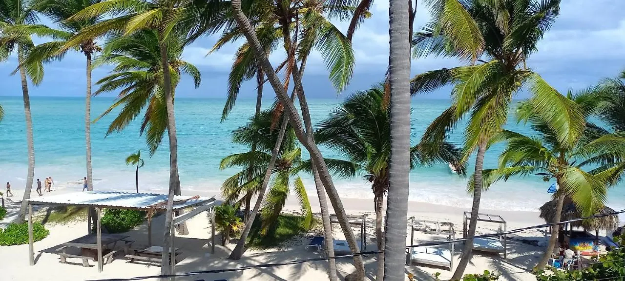 Contacten van Private Room Overlooking The Beach